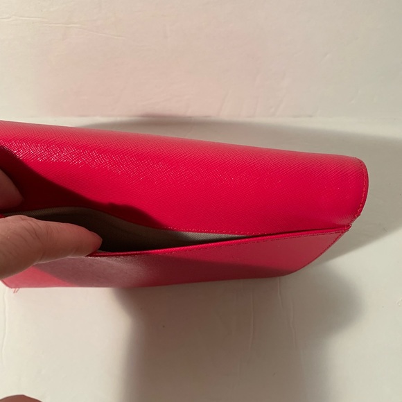 Fuschia slim bag, perfect for cards/cash, no bulk - Picture 4 of 8